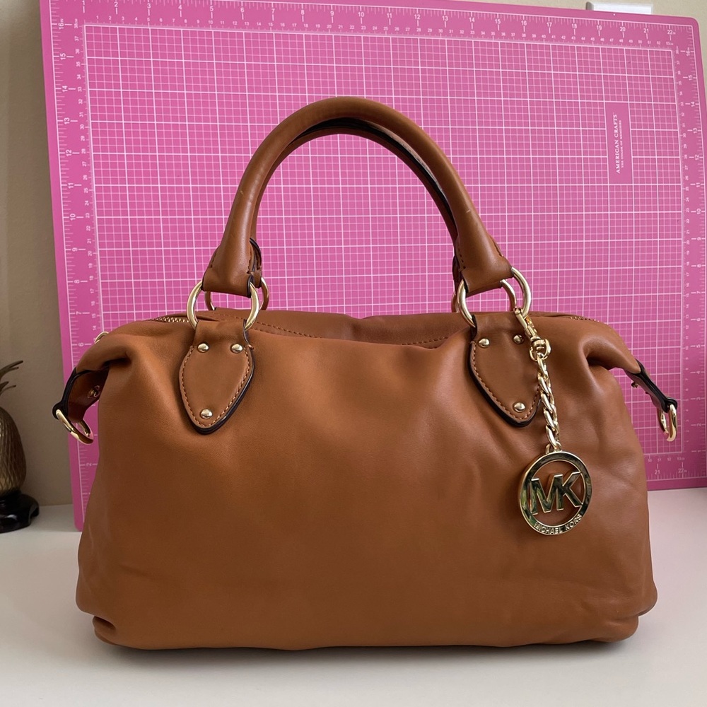 Michael Kors Leather Crossbody bag